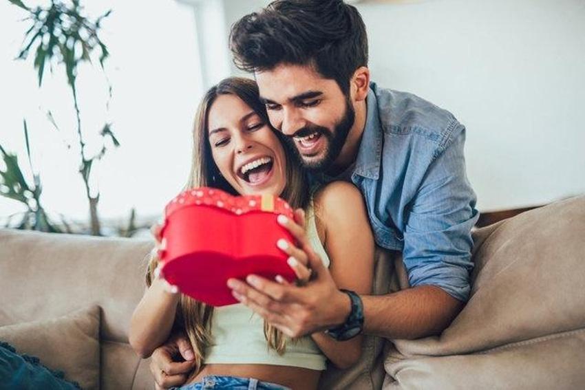 Sadakatsiz erkeği tanımanın 13 açık işareti! Şüphe varsa bunları okuyun!