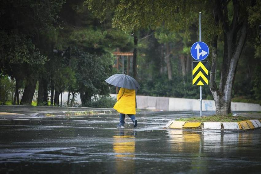 Kuvvetli yağışların geri döneceği gün açıklandı! Meteoroloji’den son dakika uyarısı geldi: Havalar 9 derece birden soğuyacak