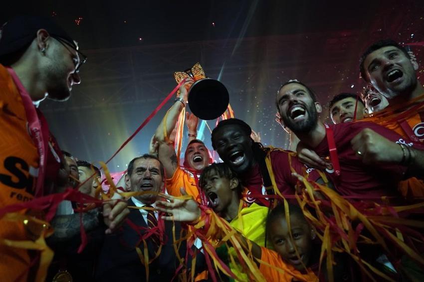 Galatasaray son dakika transfer bombasını patlatıyor! Takımda tüm taşları yerine oturtacak yıldız geliyor