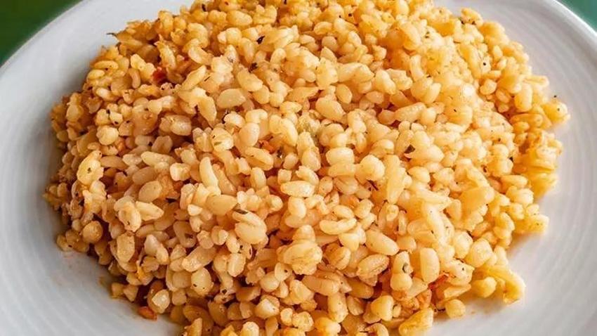 Bulgur pilavında bu yöntem işe yaradı! Bir yudum ekleyince lezzet tavan yapıyor!