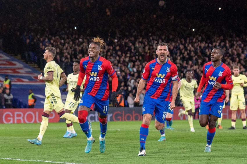Emre Belözoğlu Zaha'nın kaptanına imzayı attırdı