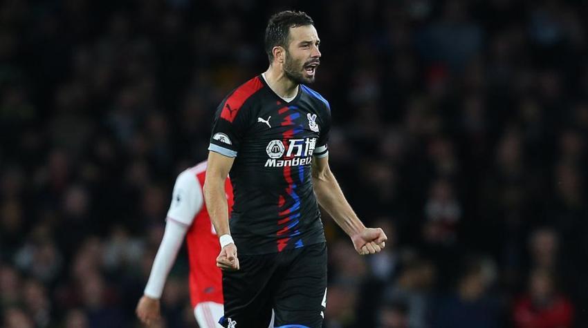 Emre Belözoğlu Zaha'nın kaptanına imzayı attırdı