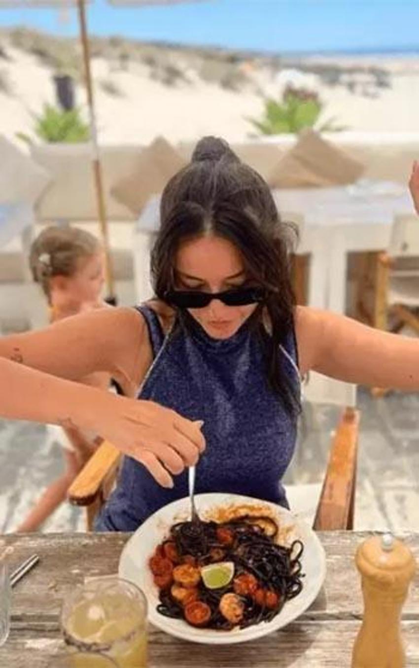 Takipçisinin yorumu Pelin Akil'i çıldırttı!