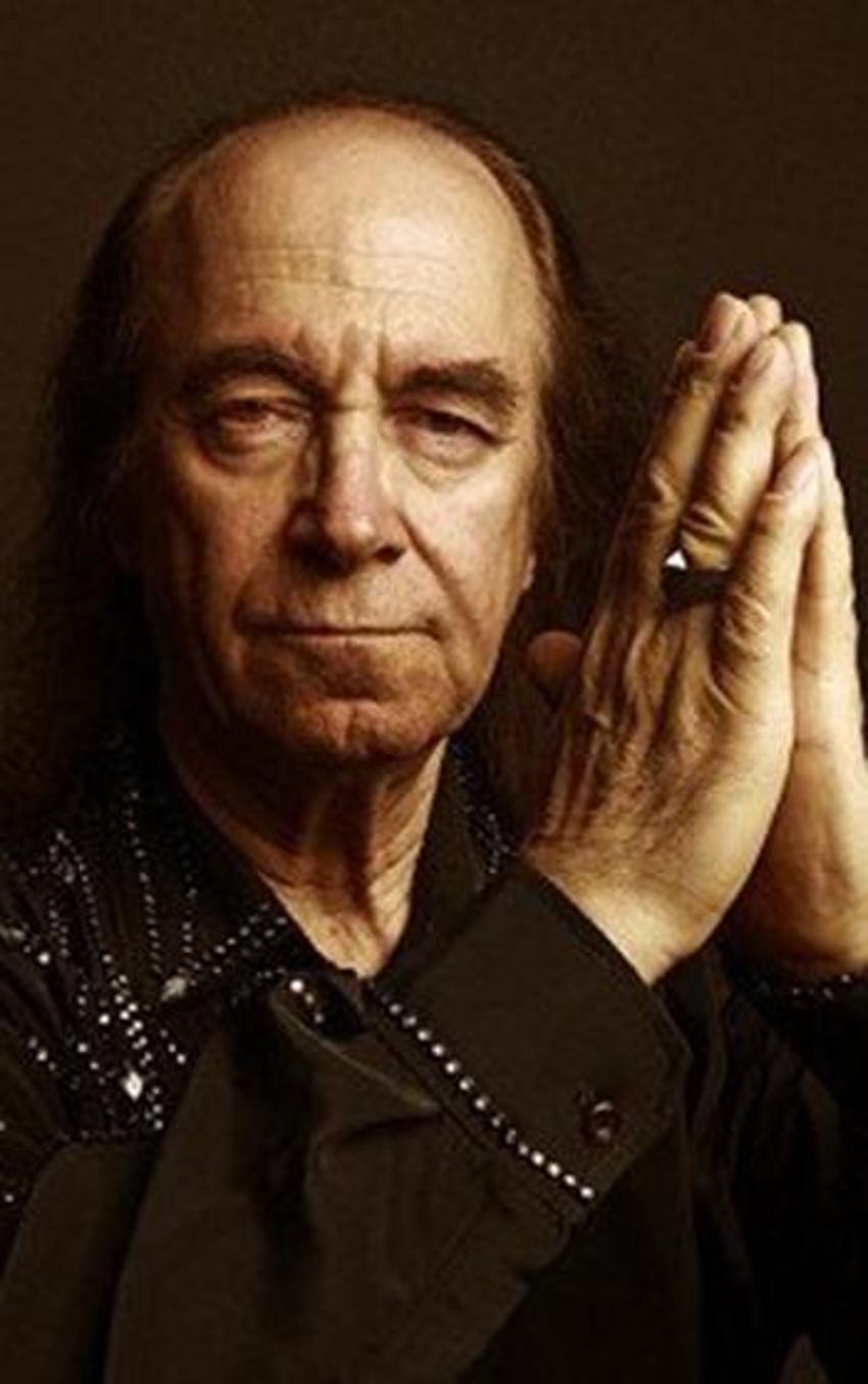 Erkin Koray'dan korkutan haber: Hastaneye kaldırıldı