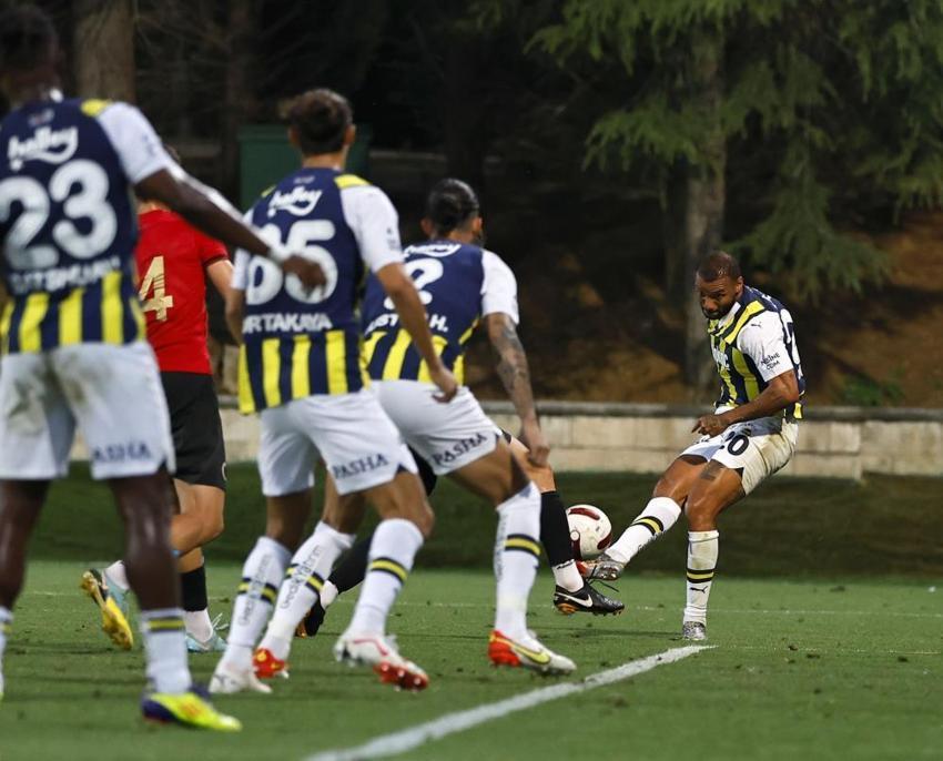 Fenerbahçe'de peş peşe ayrılıklar! İsmail Kartal takımda istemiyor, Avrupa devine gidiyor
