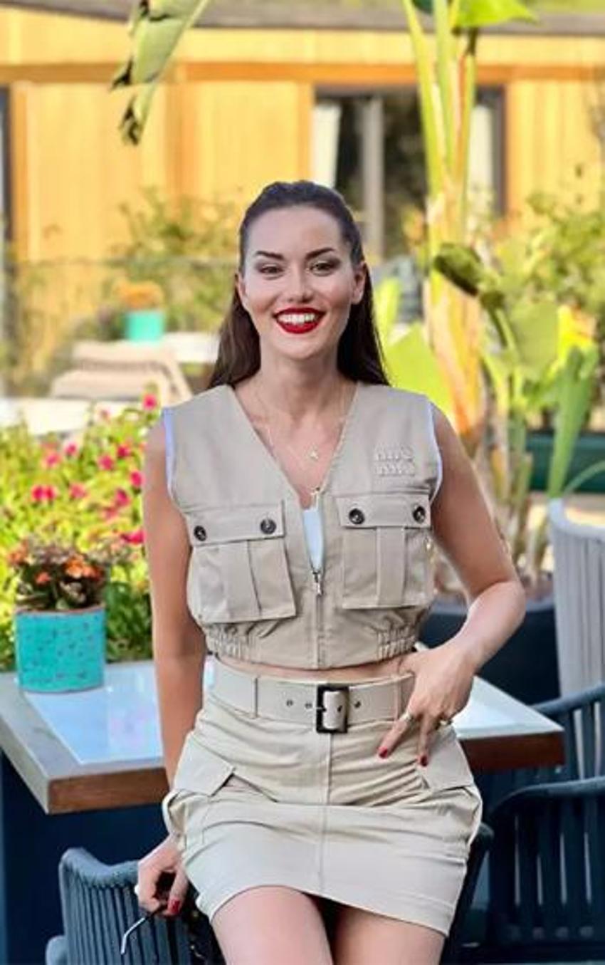 Fahriye Evcen tatile doyamadı: Fit hali göz kamaştırdı