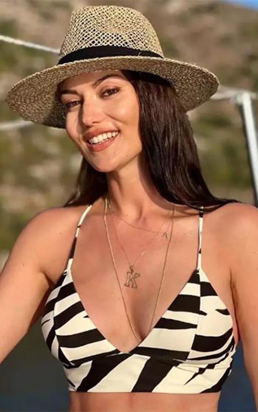 Fahriye Evcen tatile doyamadı: Fit hali göz kamaştırdı