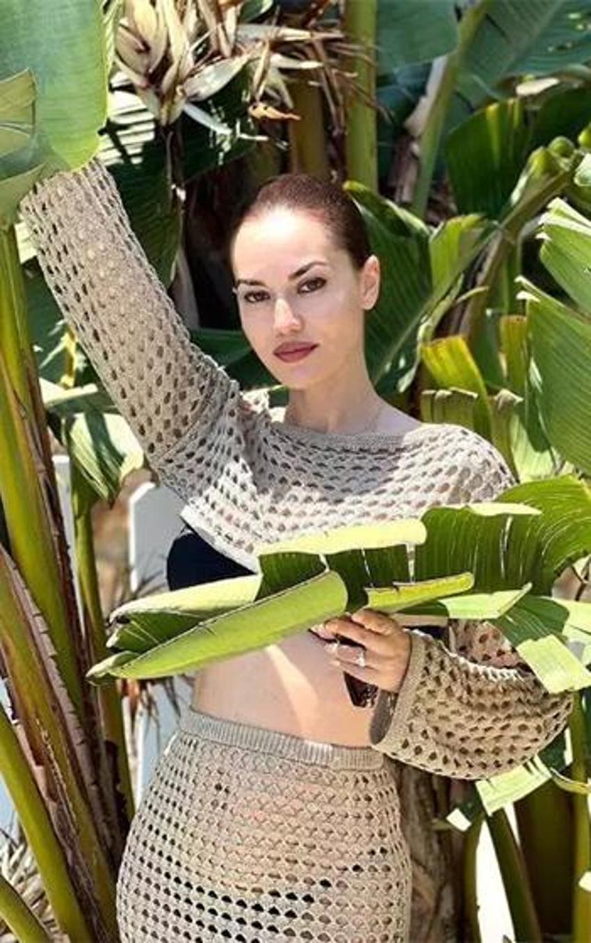 Fahriye Evcen tatile doyamadı: Fit hali göz kamaştırdı