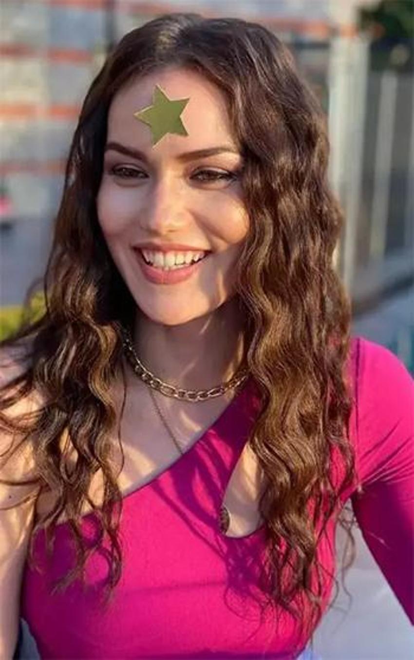 Fahriye Evcen tatile doyamadı: Fit hali göz kamaştırdı