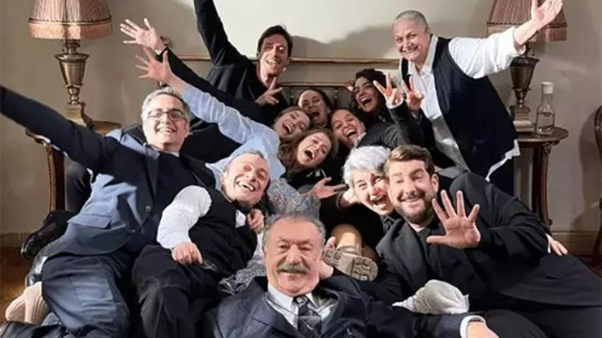 Camdaki Kız'ın Sedat'ı sevgilisiyle el ele!