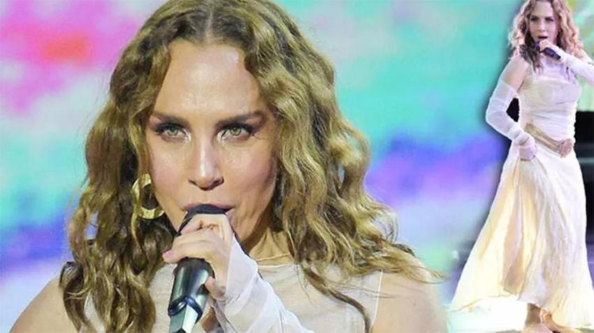 Sertab Erener sahneye yalın ayak çıktı