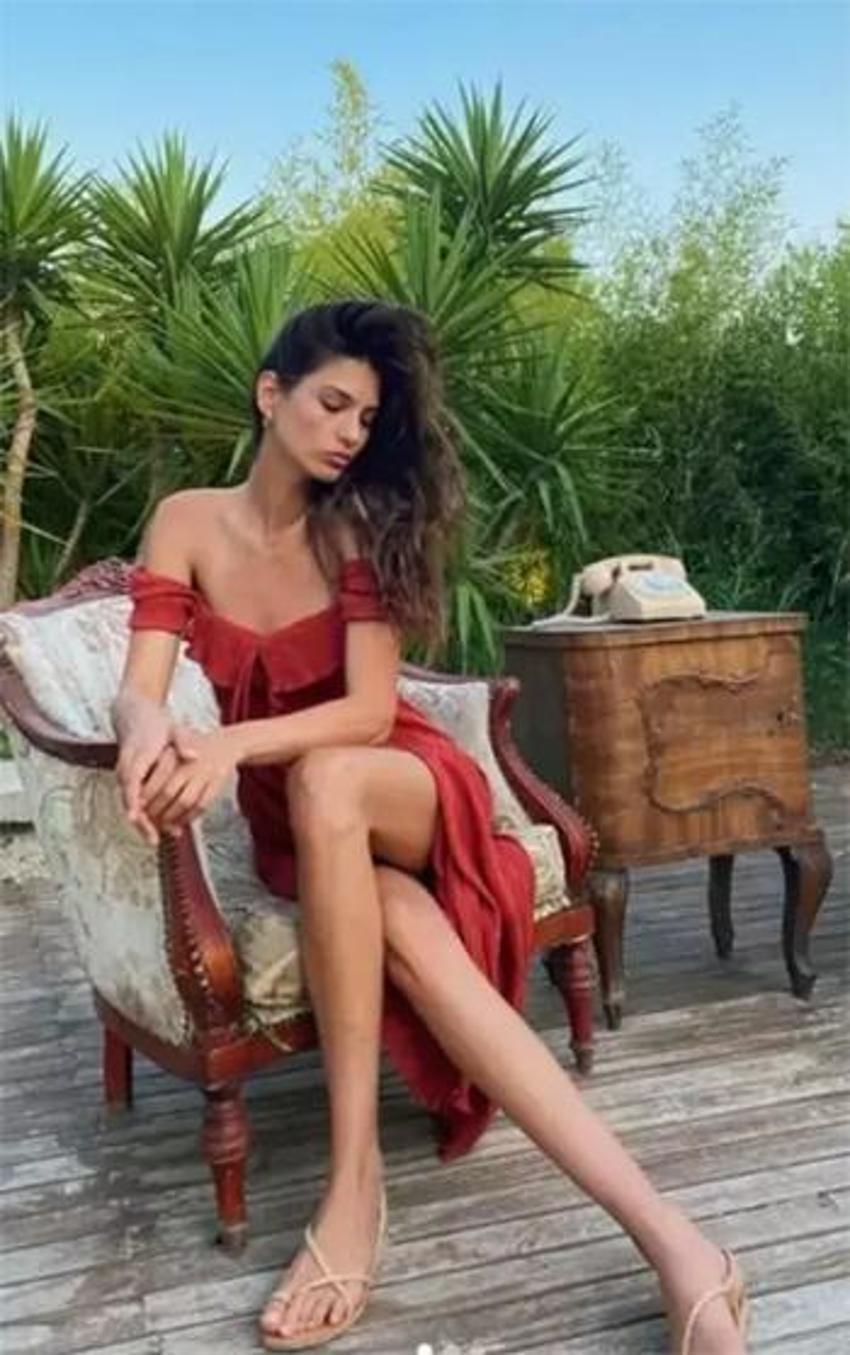Tescilli güzel Ecem Çırpan ve Lider Şahin'in aşk tatili!