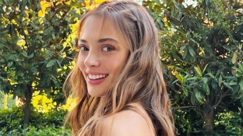 Rabia Soytürk mini şortuyla teknede şov yaptı!