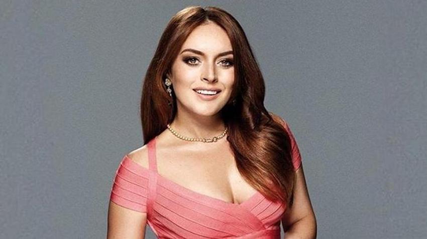 Doğum için gün sayan Ezgi Mola'dan yeni pozlar geldi! Kahkahaları plajda yankılandı