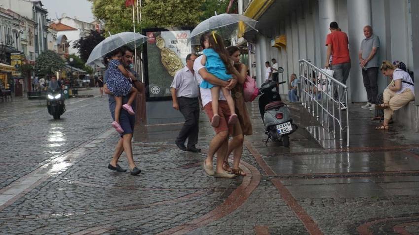 İstanbul'u kuvvetli yağış vuracak! Meteoroloji'den birçok ile son dakika uyarısı geldi