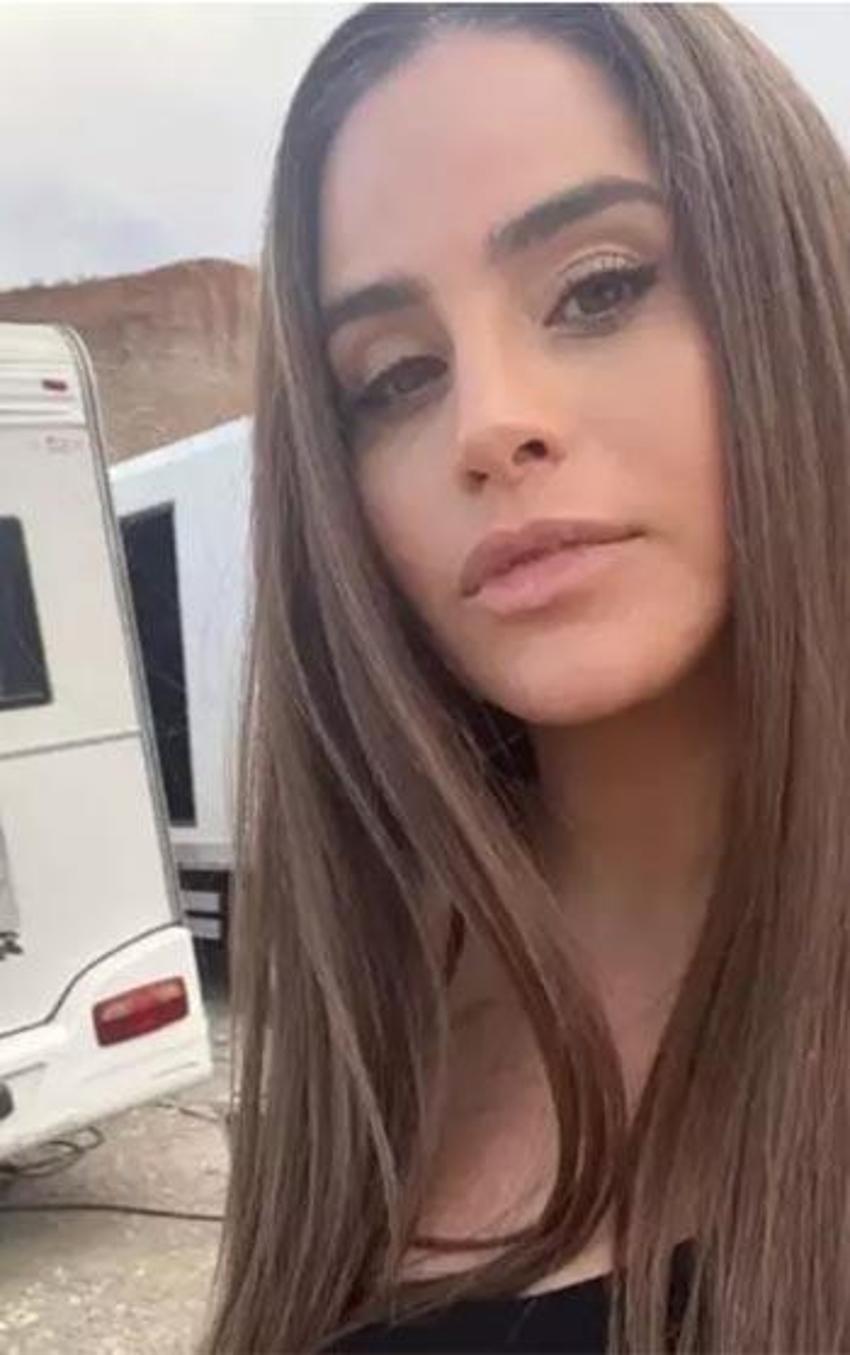 Büşra Pekin'den 'havuçlu anne' karakterine gönderme!