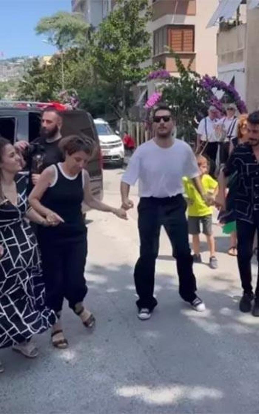 Uraz Kaygılaroğlu, hem kızıyla dans etti hem de göbek attı