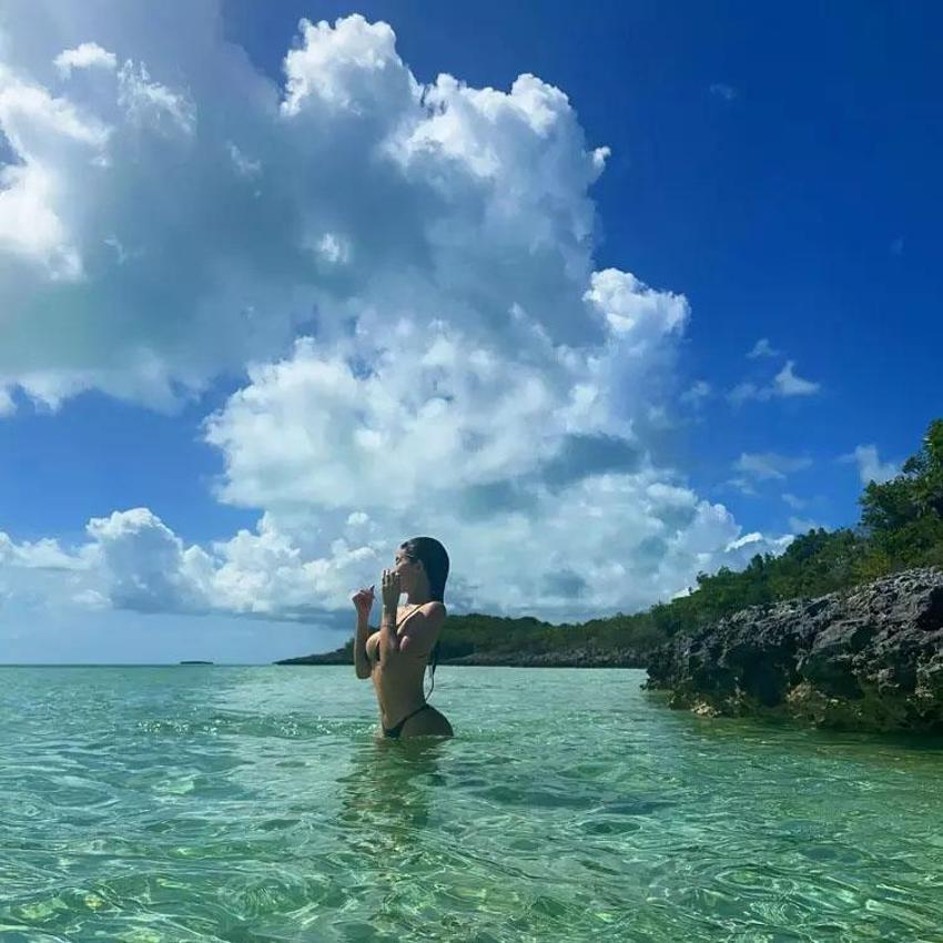 “Sadece dolgu yaptırdım” demişti, göğsünü büyüttüğünü itiraf etti! Kylie Jenner'dan yeni poz