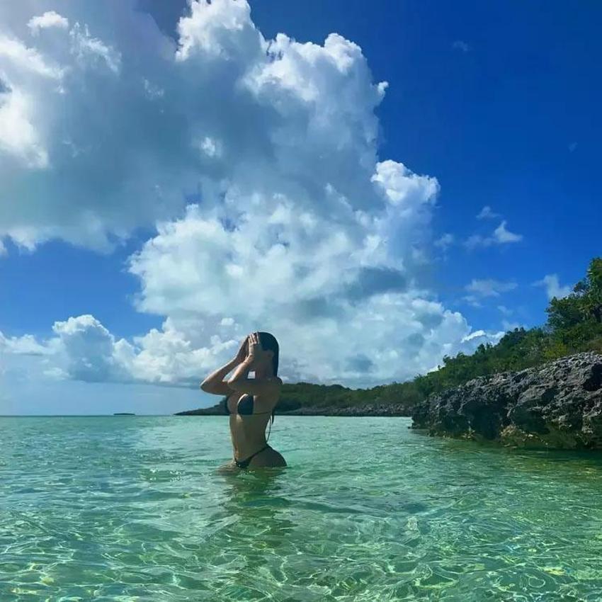 “Sadece dolgu yaptırdım” demişti, göğsünü büyüttüğünü itiraf etti! Kylie Jenner'dan yeni poz