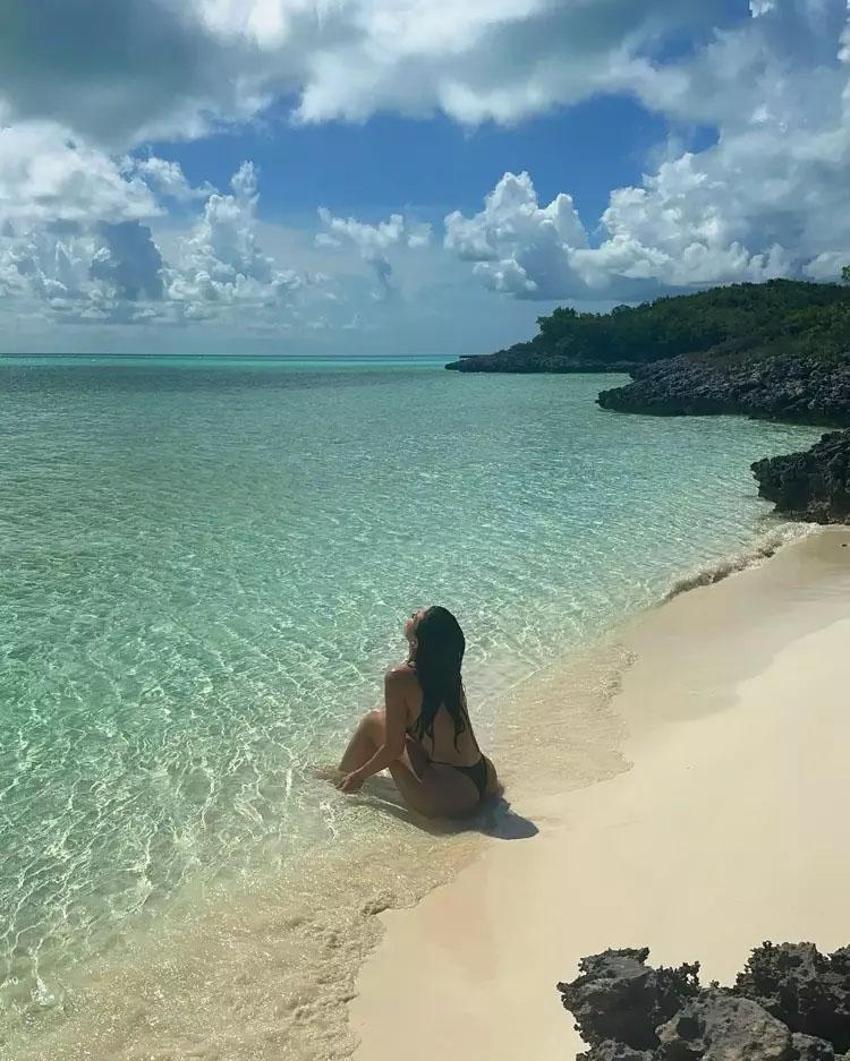 “Sadece dolgu yaptırdım” demişti, göğsünü büyüttüğünü itiraf etti! Kylie Jenner'dan yeni poz