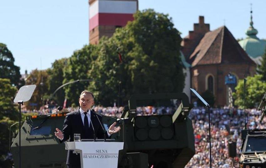 TB2 Polonya'da coşkuyla karşılandı! Ülke ordusundan Bayraktar ile gövde gösterisi...