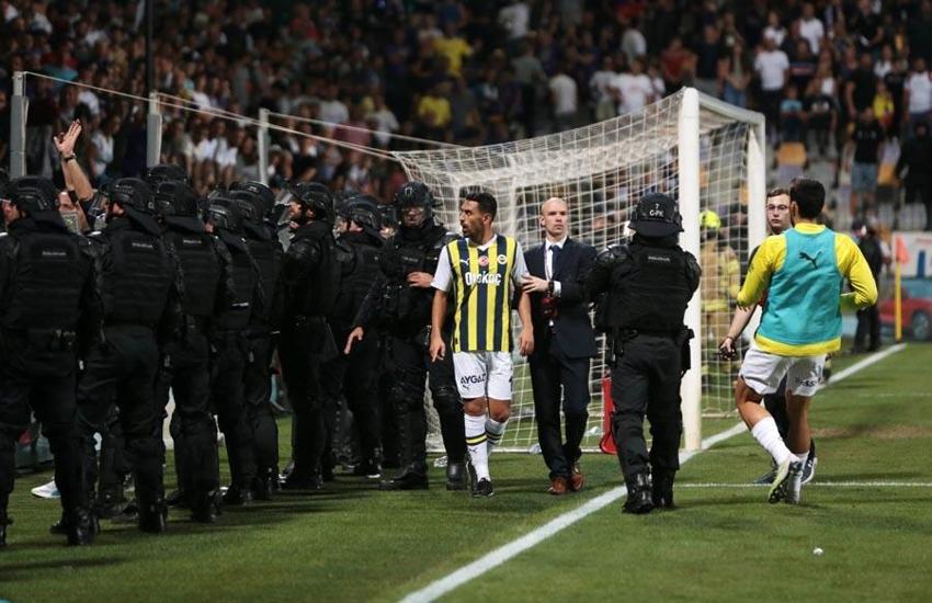 Slovenya'da skandal! Maribor-Fenerbahçe maçında tribünlerde olaylar çıktı karşılaşma 30 dakika durdu