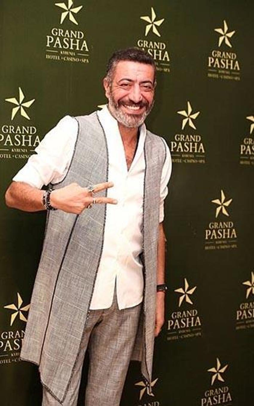 Hakan Altun'dan duygulandıran sözler: Annem hastanede, ben sahneye çıkacağım