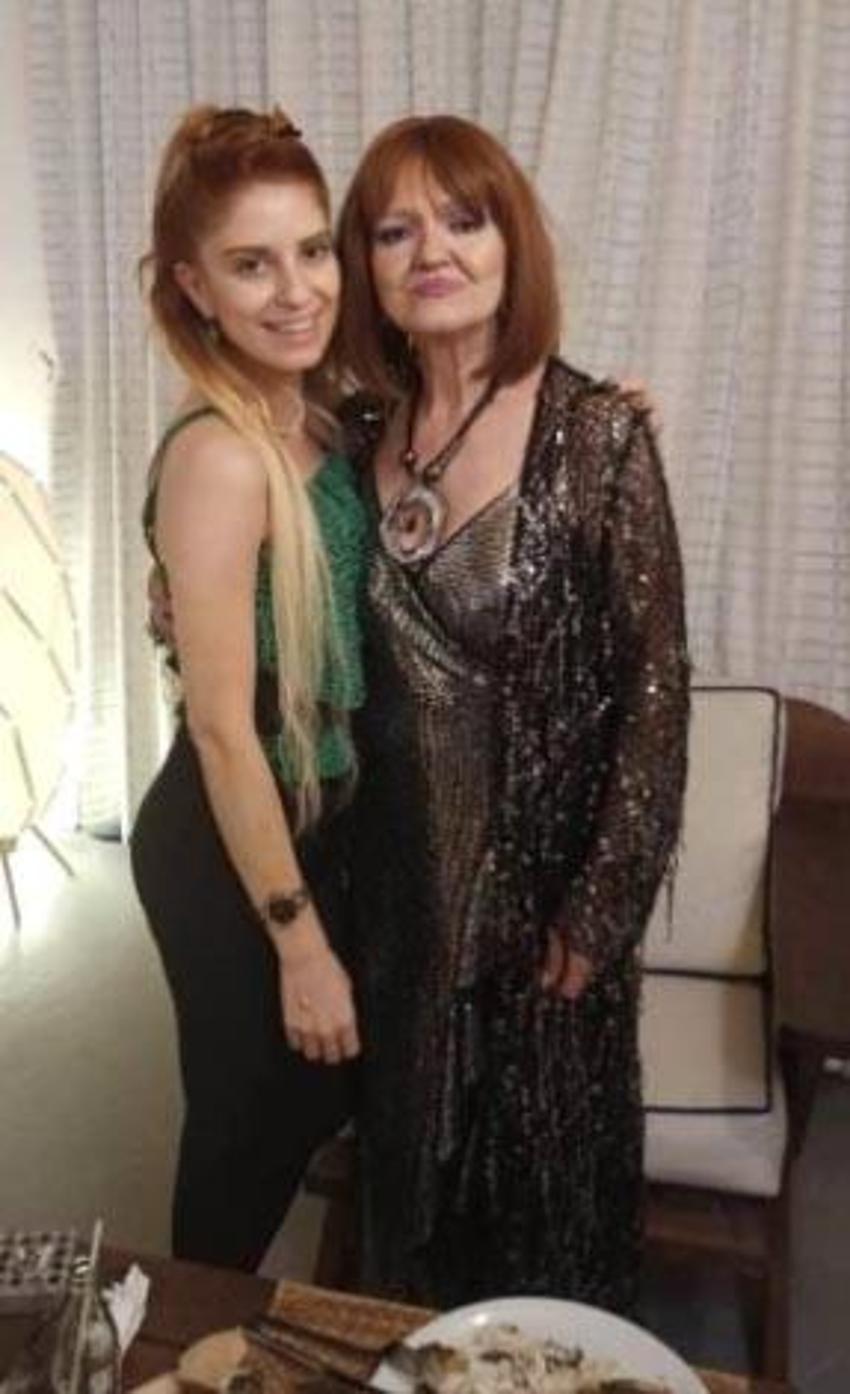 Gülden Karaböcek'in kızından, Demet Akalın'ın 'Enişteci' yorumuna yanıt!
