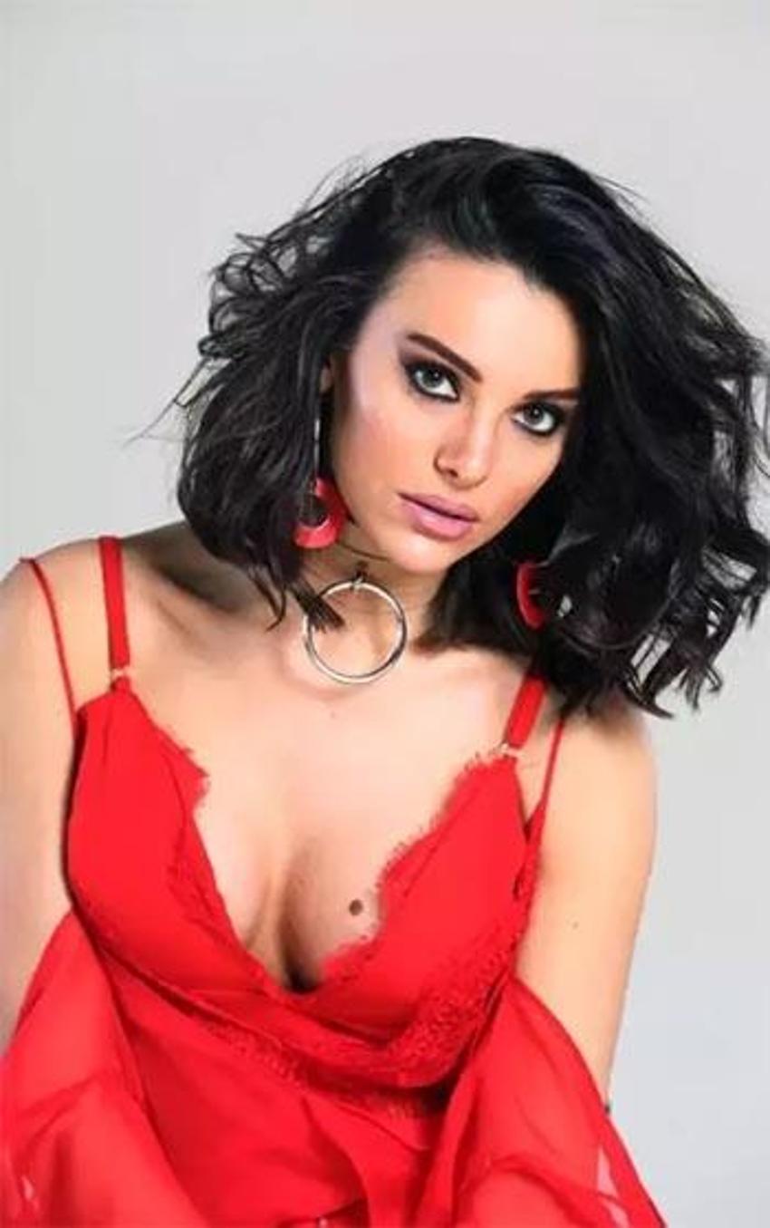 Tuvana Türkay'dan aşk itirafı!