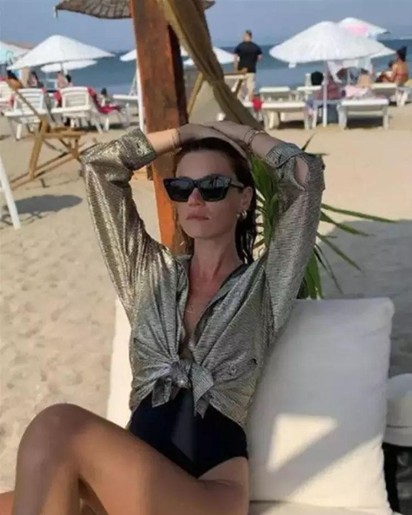Yüsra Geyik bikinili poz verdi, yorum yağmuruna tutuldu! Zayıflığı dikkat çekti: "Kemiklerin sayılıyor"