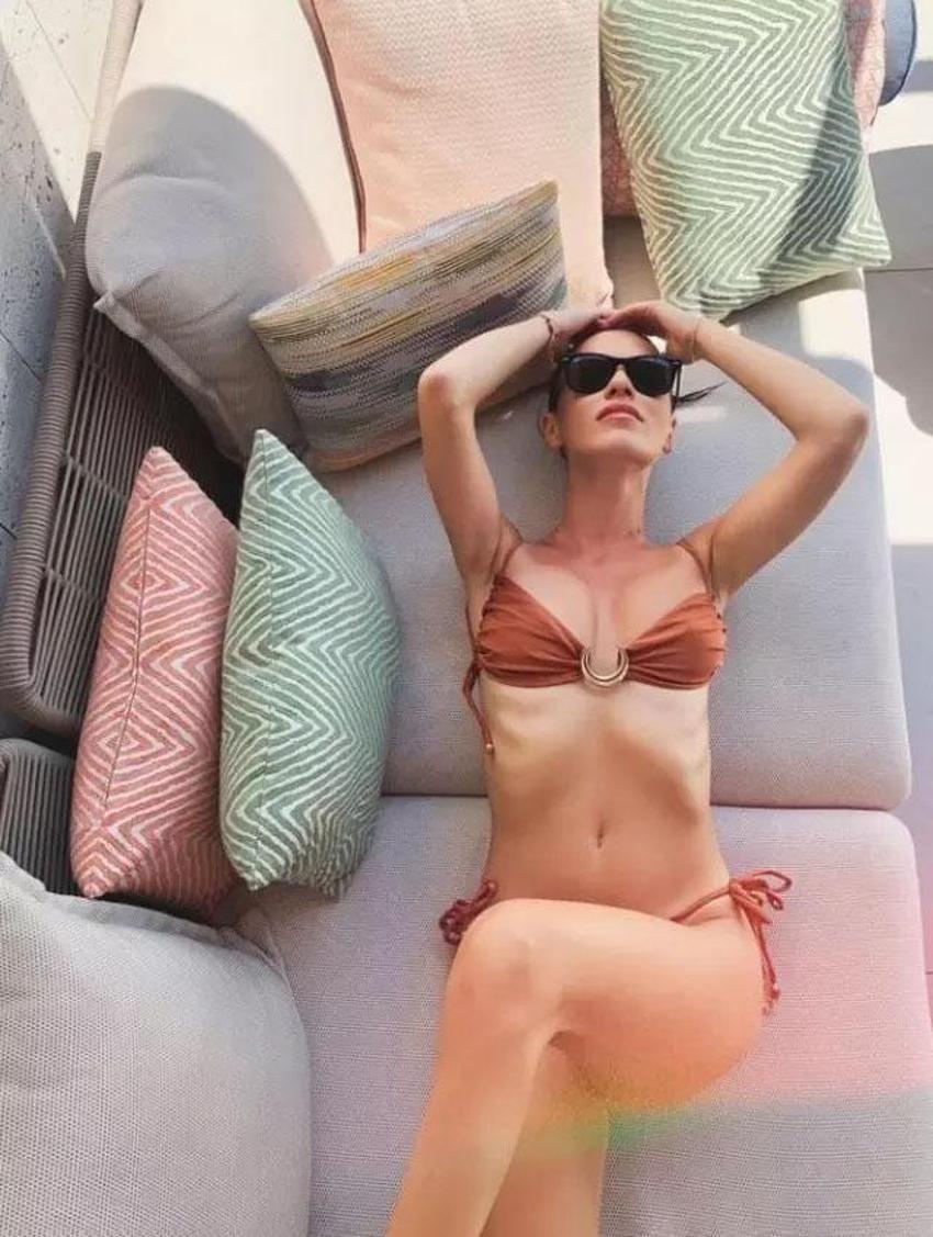 Yüsra Geyik bikinili poz verdi, yorum yağmuruna tutuldu! Zayıflığı dikkat çekti: "Kemiklerin sayılıyor"