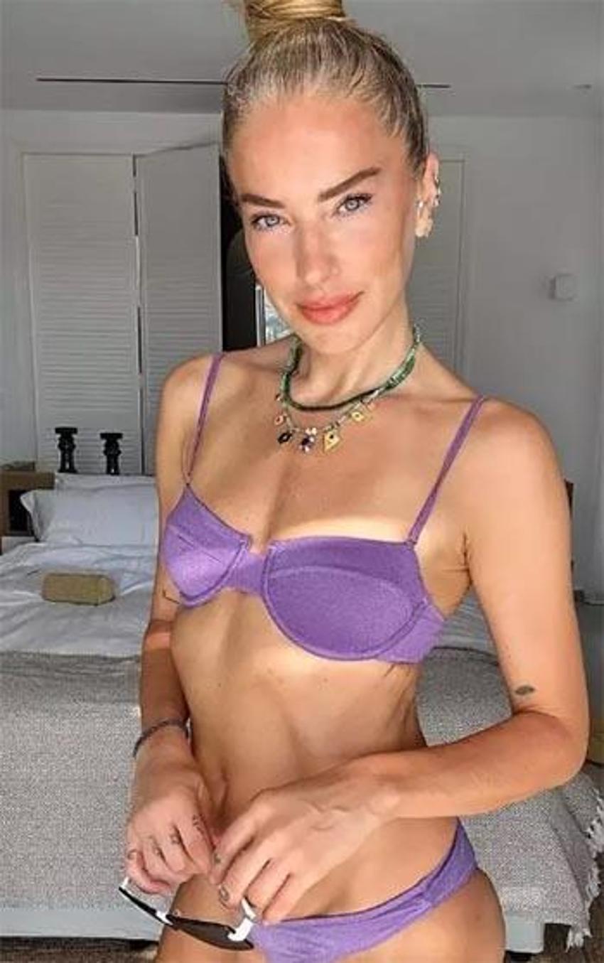 Burcu Esmersoy önce bikinisini tanıttı, ardından serin sulara atladı