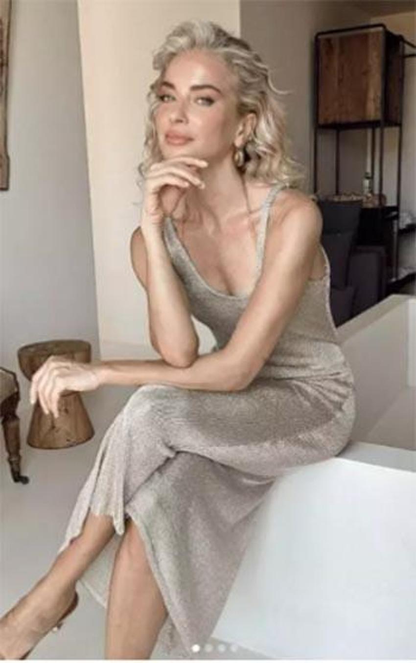 Burcu Esmersoy önce bikinisini tanıttı, ardından serin sulara atladı