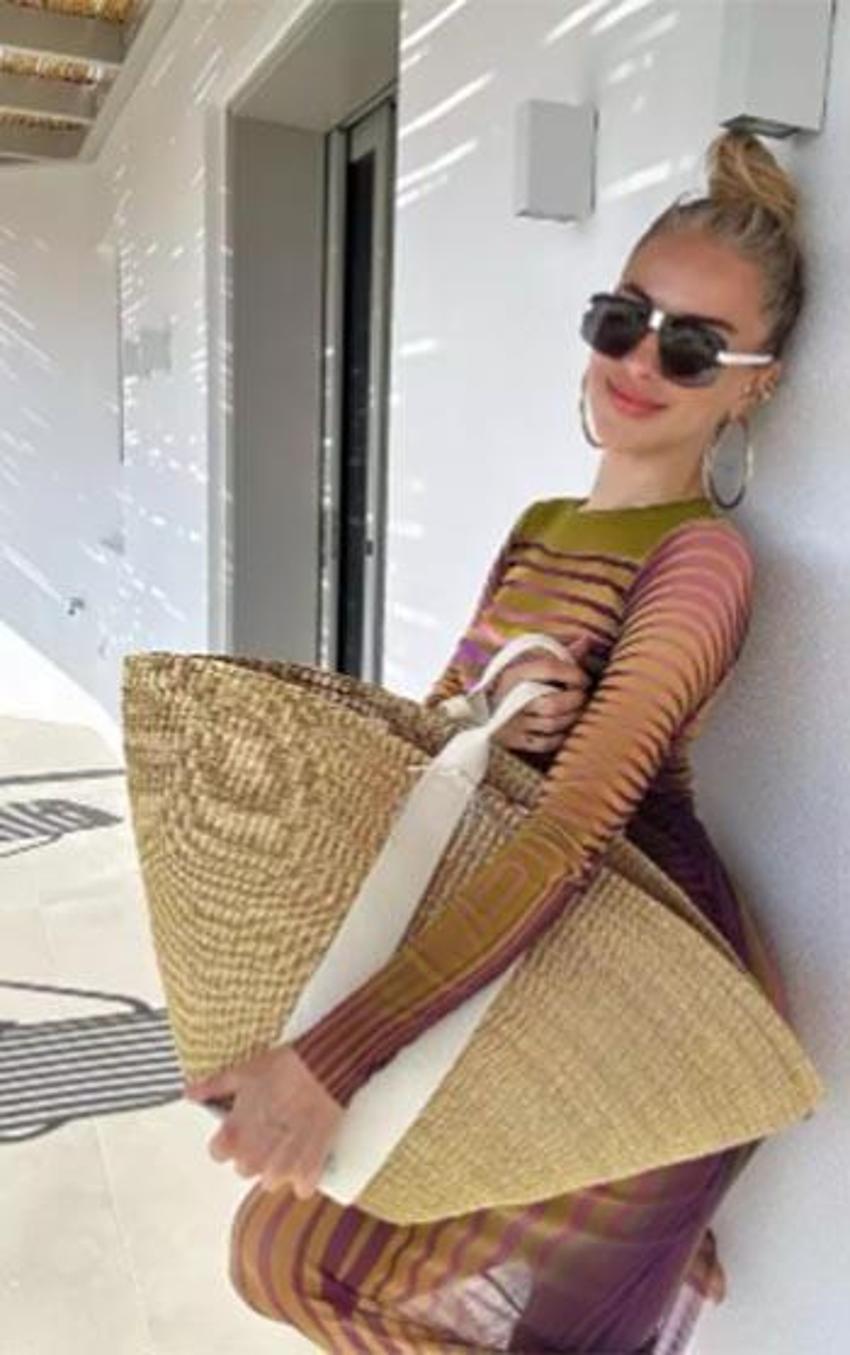 Burcu Esmersoy önce bikinisini tanıttı, ardından serin sulara atladı