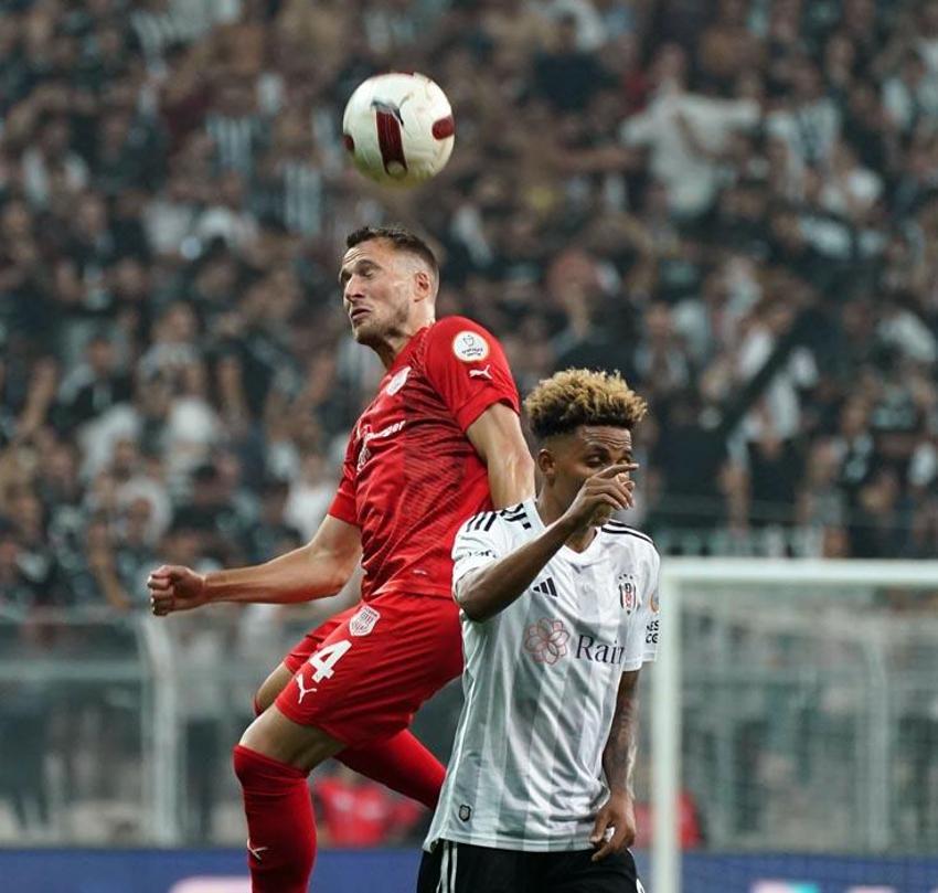 Beşiktaş - Pendikspor maçında iptal edilen gol ve penaltı kararı! Top çizgiyi geçti mi?