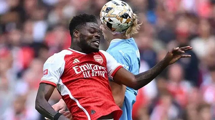 Transferde Galatasaray Ziyech'den sonra bir bomba daha patlatıyor! Londra'dan orta sahaya takviye...