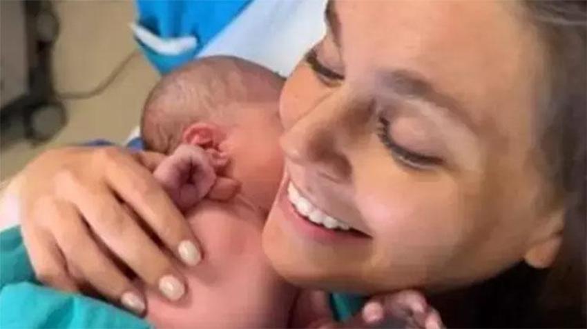 Aslı Enver doğum kilolarından kurtuldu: Havuz pozu çok beğenildi