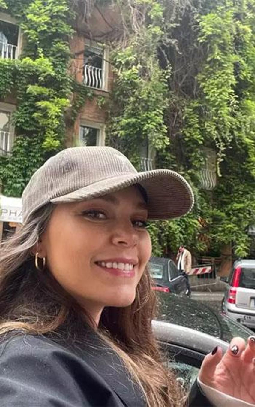 Aslı Enver doğum kilolarından kurtuldu: Havuz pozu çok beğenildi