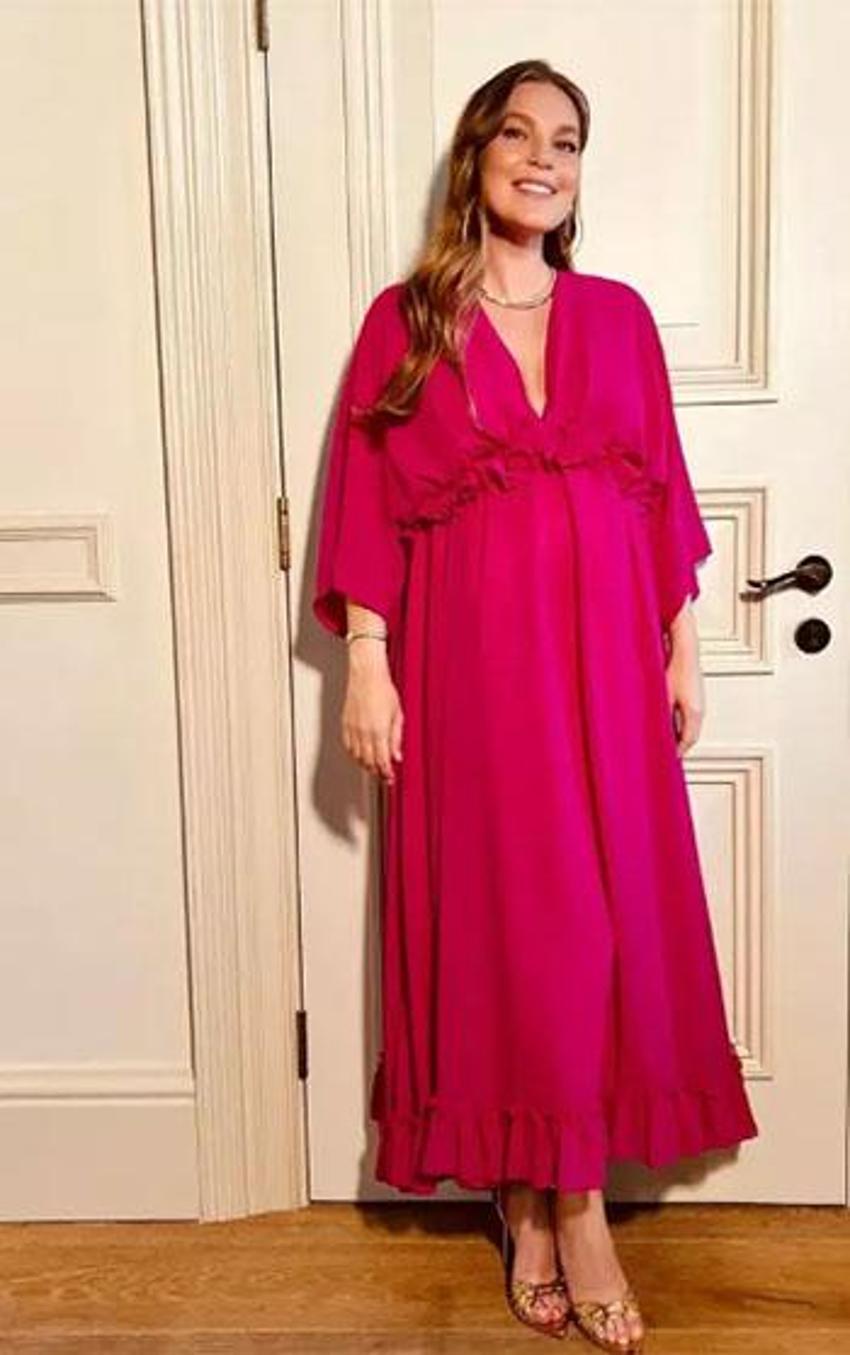 Aslı Enver doğum kilolarından kurtuldu: Havuz pozu çok beğenildi