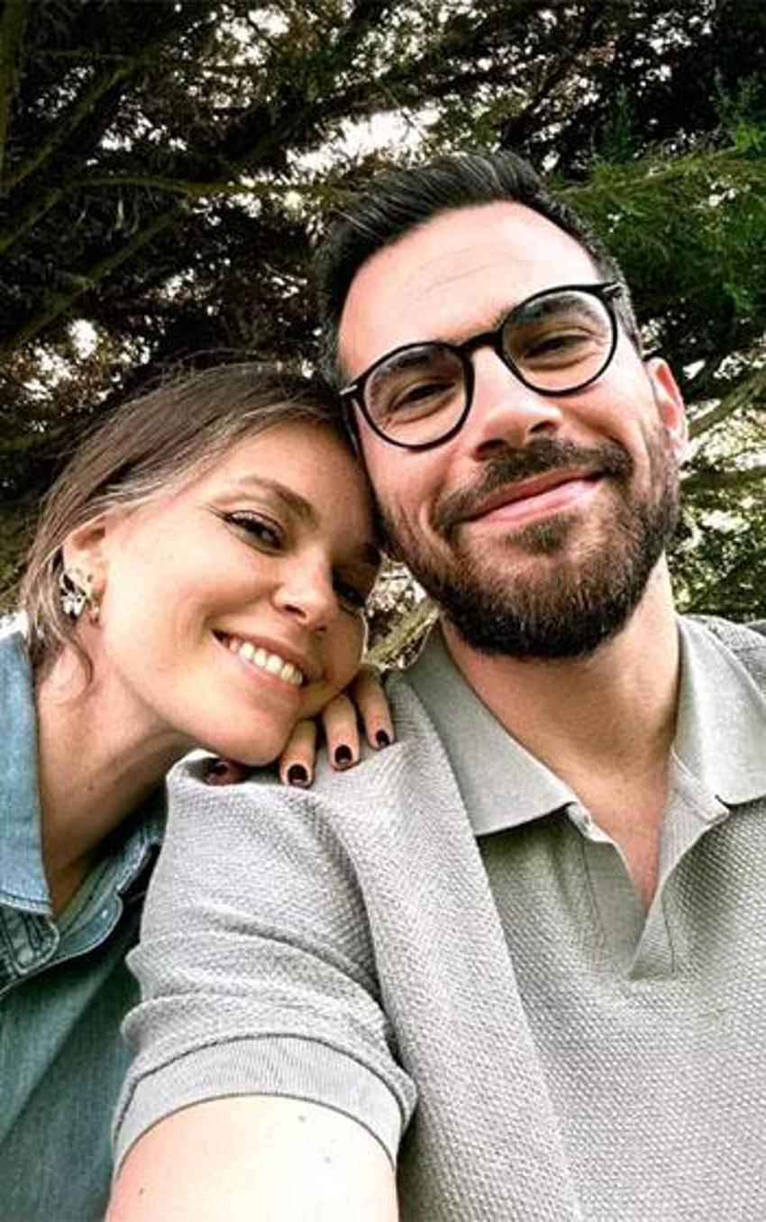 Aslı Enver doğum kilolarından kurtuldu: Havuz pozu çok beğenildi