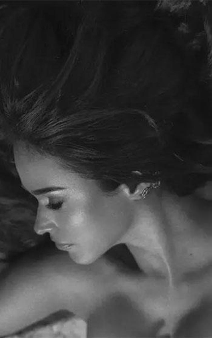 Dünyanın en seksi spikerinin pozlarına beğeni yağdı