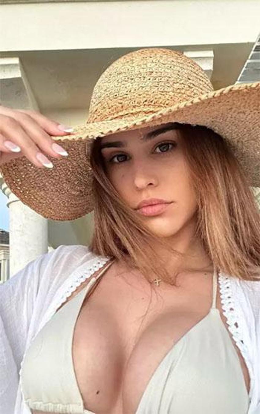 Dünyanın en seksi spikerinin pozlarına beğeni yağdı