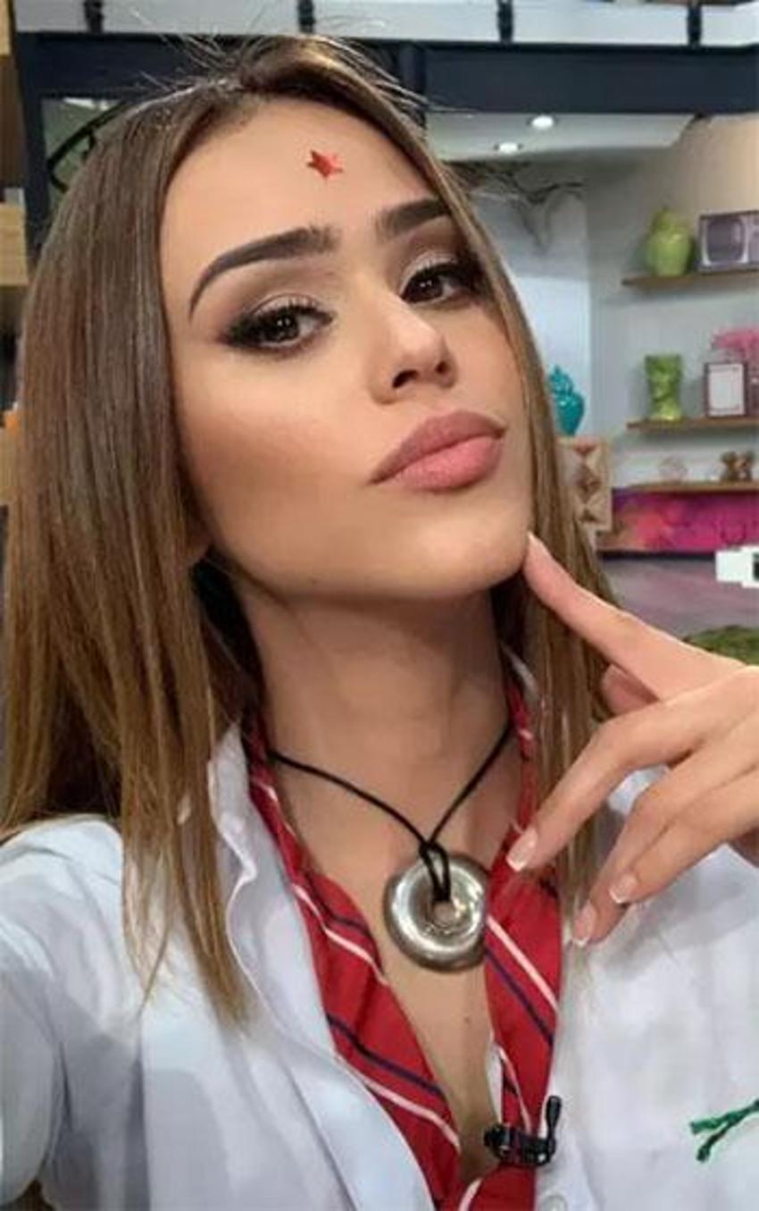 Dünyanın en seksi spikerinin pozlarına beğeni yağdı