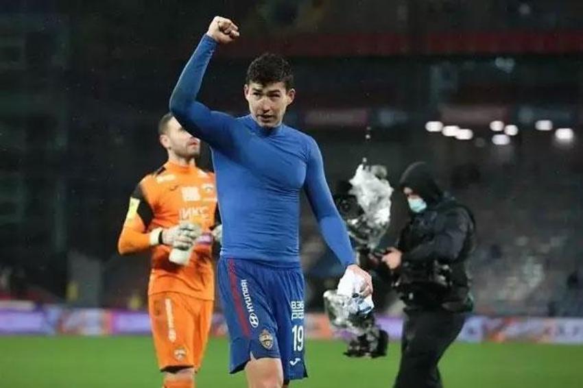 Beşiktaş son transferini resmen açıkladı! Genç futbolcu ile 4 yıllık sözleşme: Kale hariç her yerde oynayabiliyor