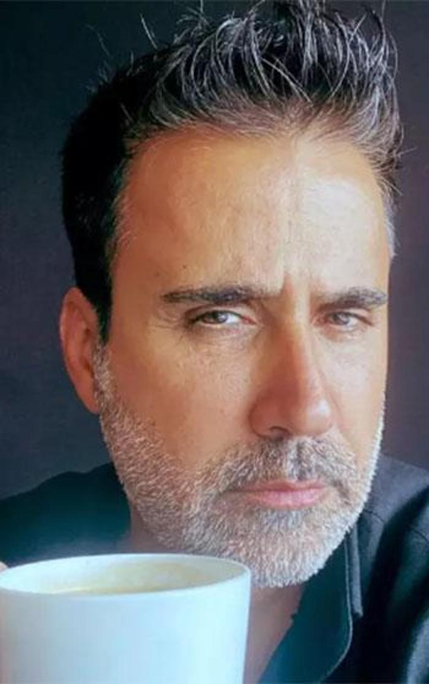 Emrah'ın çocuklarıyla verdiği poz tepki çekti!