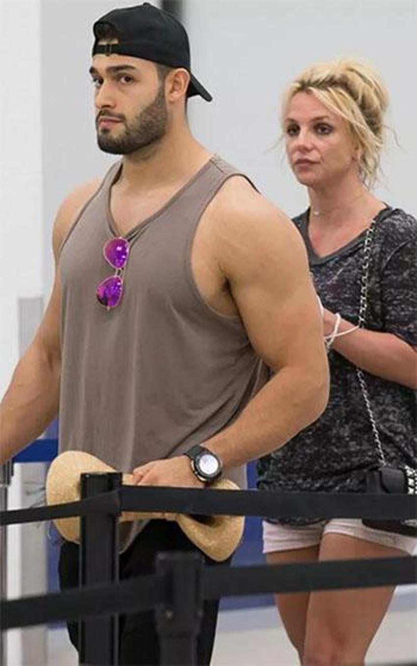 Britney Spears altı erkekle boşanma partisi verdi!