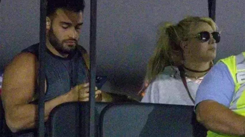 Britney Spears altı erkekle boşanma partisi verdi!