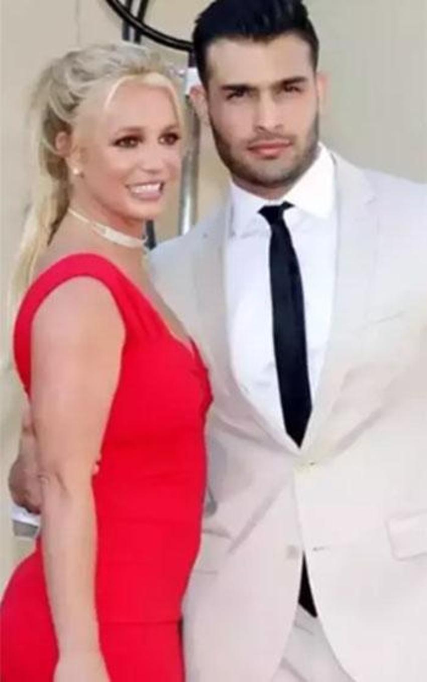 Britney Spears altı erkekle boşanma partisi verdi!