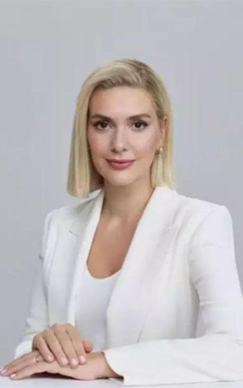 Bergüzar Korel imajını tazeledi: Yeni hali Esra Erol'a benzetildi