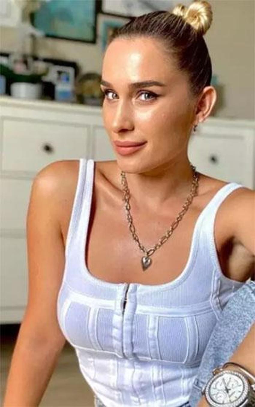 Survivor Sema Aydemir eski mesleğine geri döndü